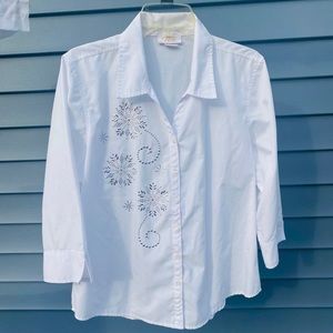 Adorable button down snowflake design top.